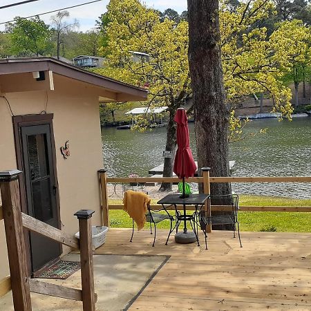 #02 - Unique Lakeside Studio Cottage- Pet Friendly Hot Springs Kültér fotó