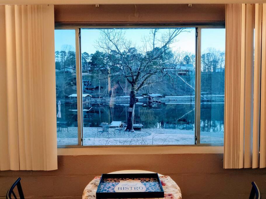 #02 - Unique Lakeside Studio Cottage- Pet Friendly Hot Springs Kültér fotó